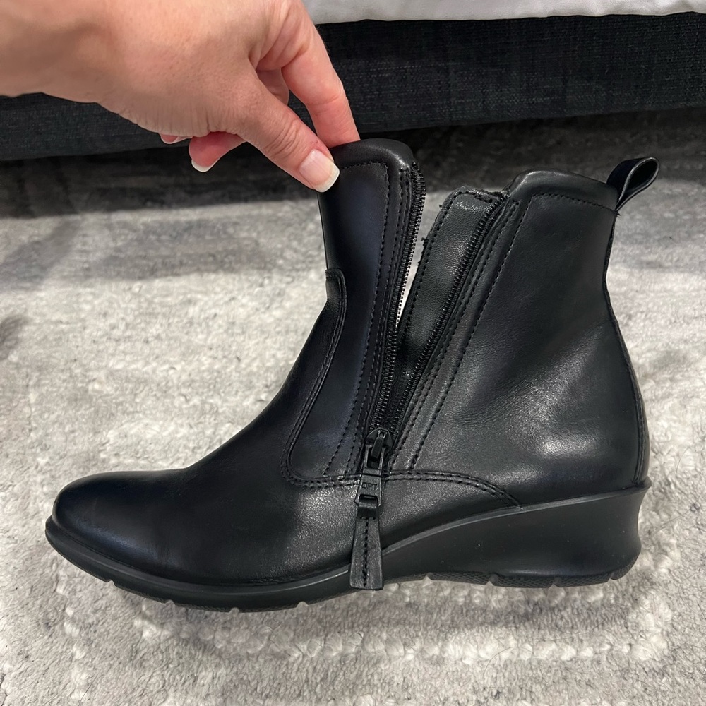 Ecco Black Ankle Boots Smooth Leather Chelsea - Picture 4 of 6